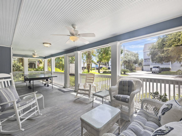 Classic Isle of Palms Bungalow 2 blocks to the beach with private pool